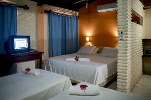 Comfort Triple Room | Minibar, blackout drapes, free WiFi, bed sheets