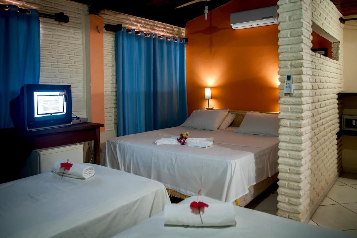Minibar, cortinas blackout, wifi gratis y ropa de cama