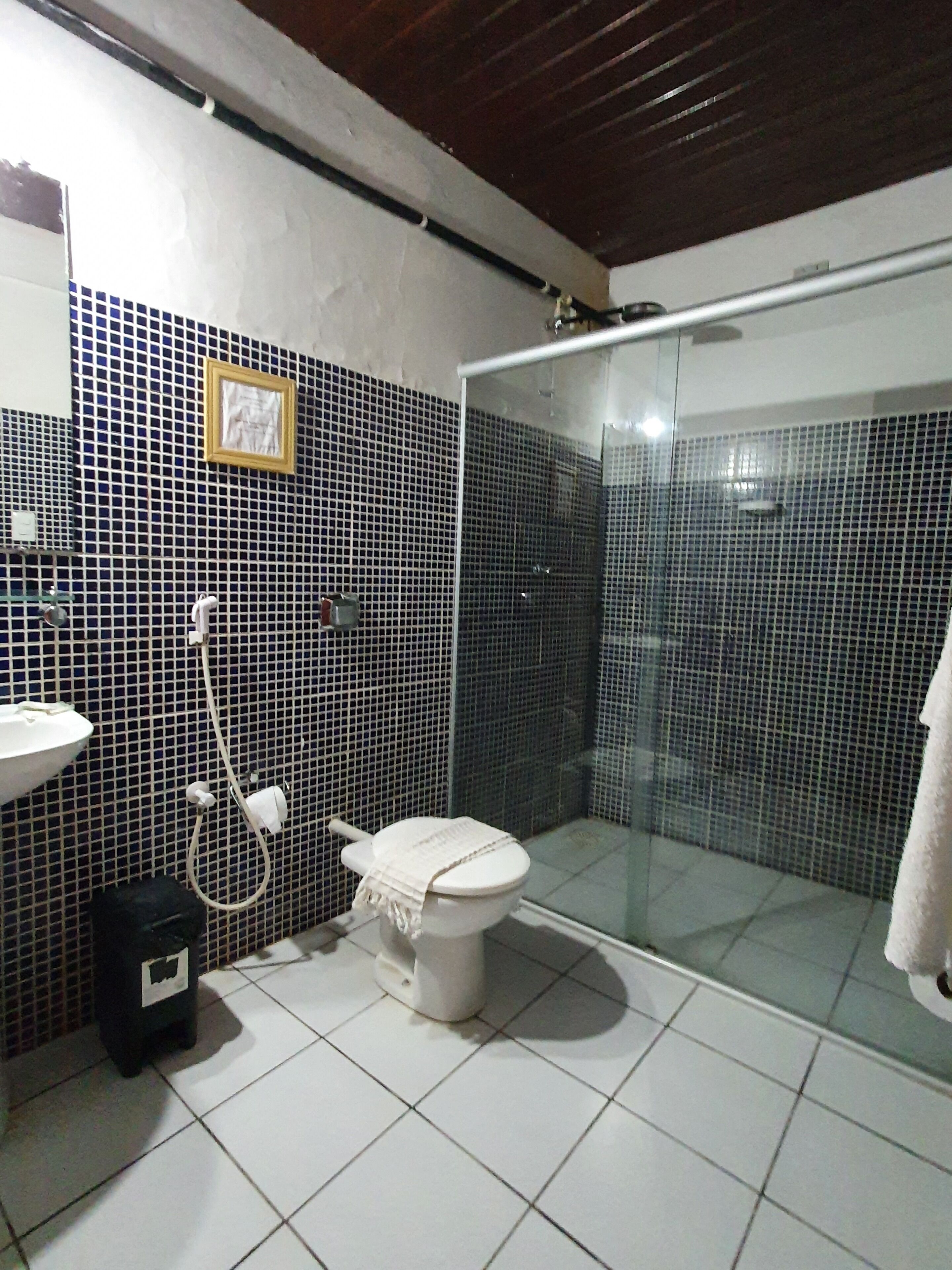 standard triple room | bathroom | towels