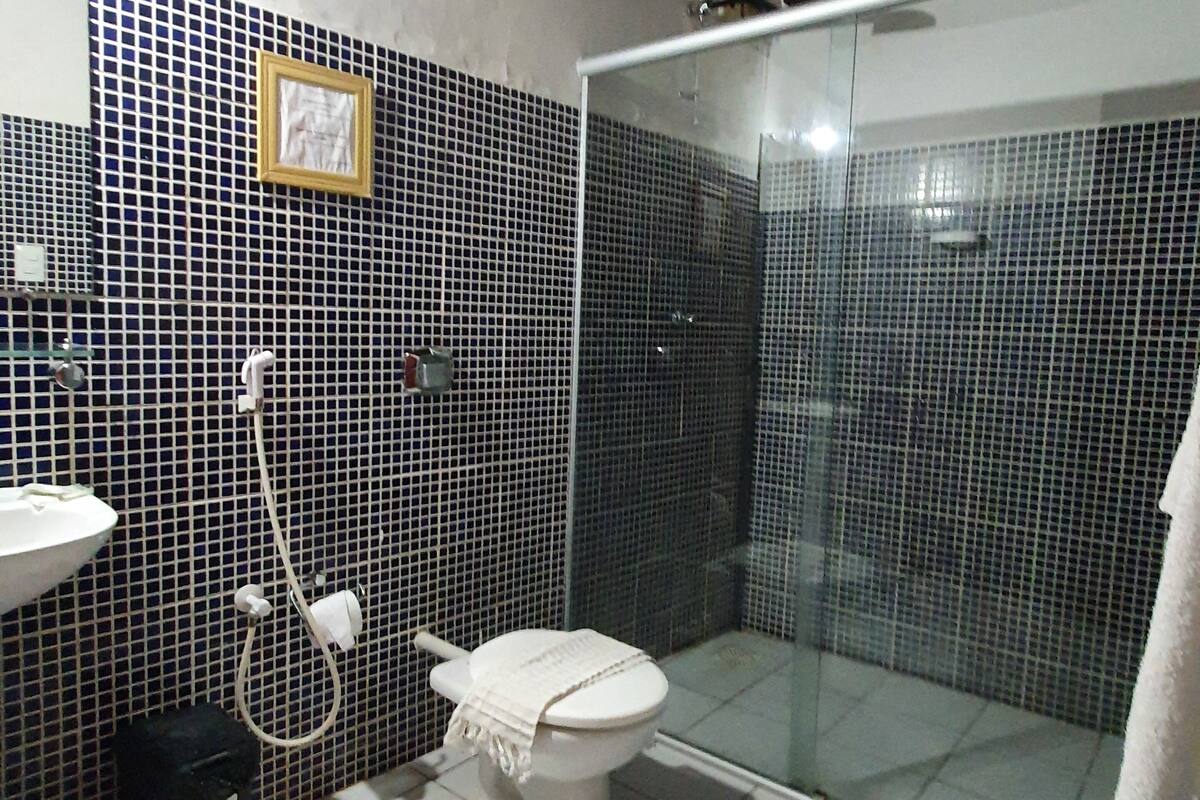 standard triple room | bathroom | towels