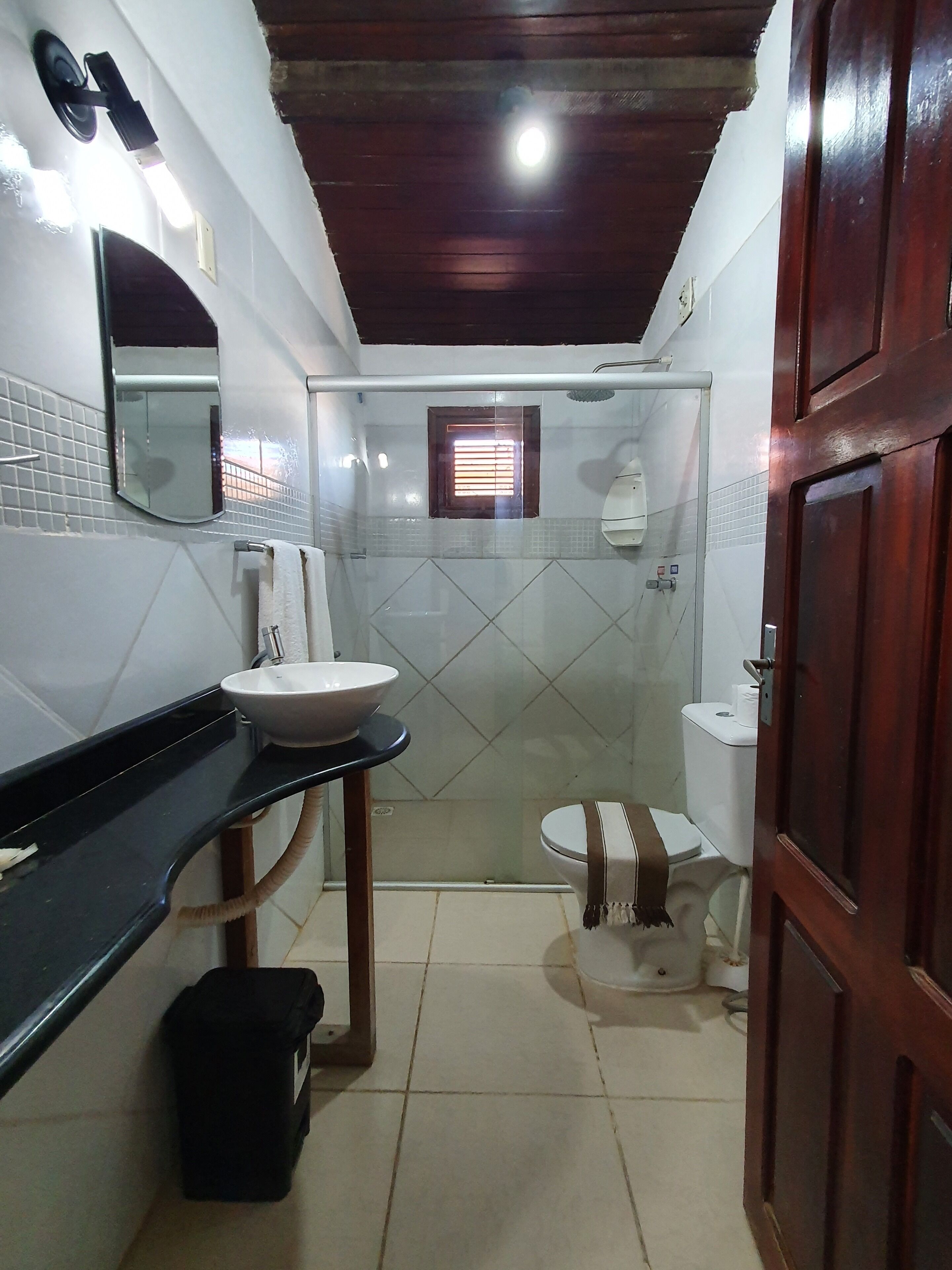 superior triple room | bathroom | towels