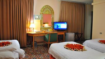Triple Room | Minibar, in-room safe, desk, blackout drapes
