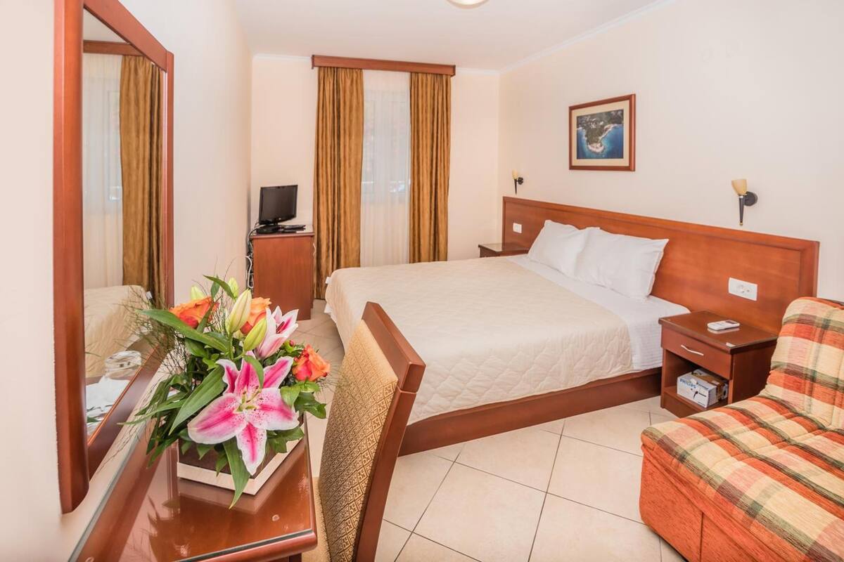 minibar, desk, soundproofing, free wifi