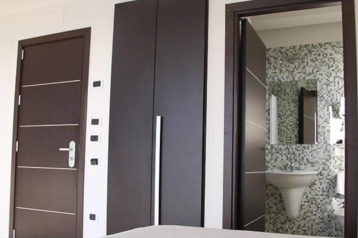 Chambre Standard double, 1 grand lit | Bureau, accès au Wi-Fi (inclus), literie fournie