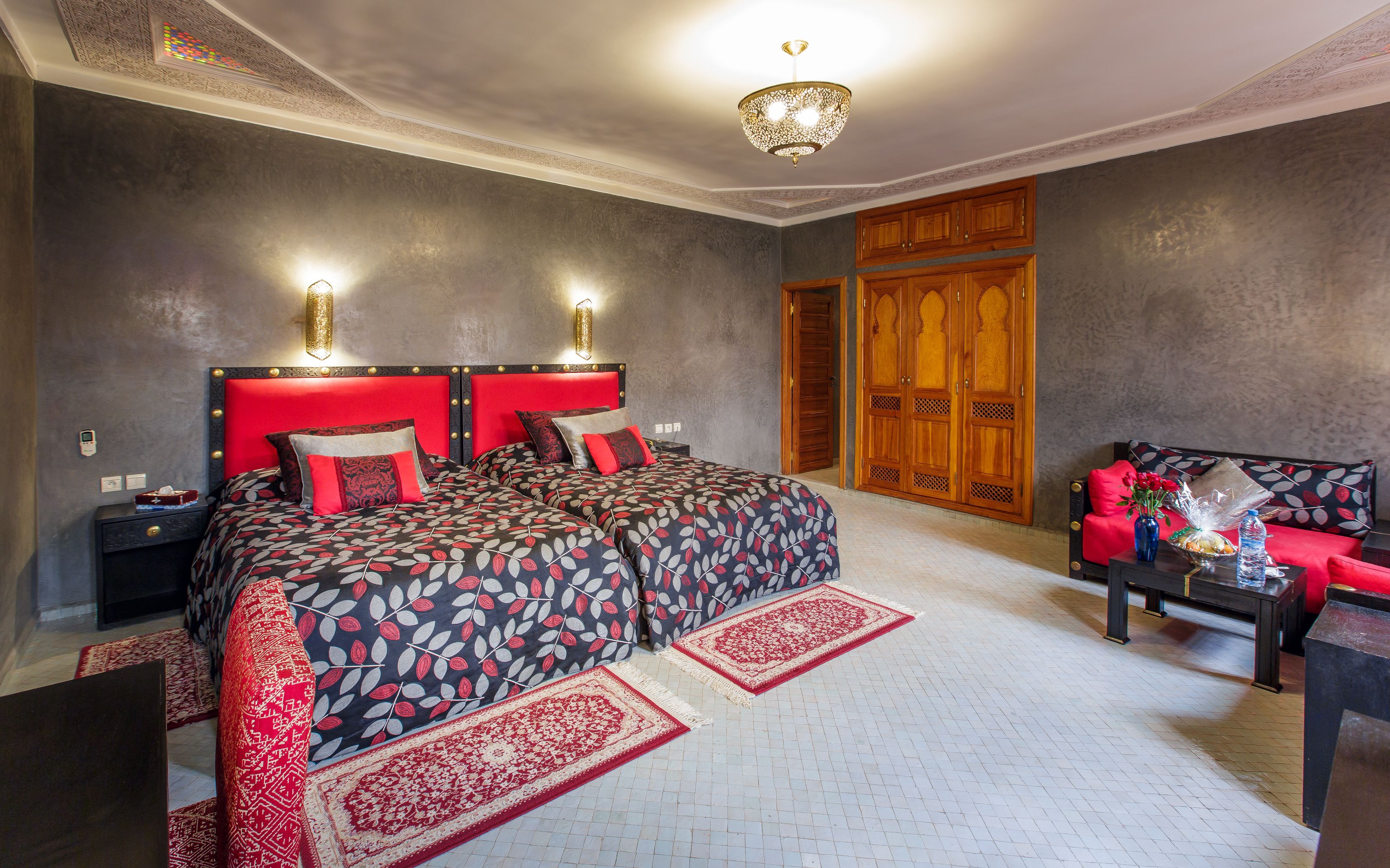 Photo - Riad Andalib