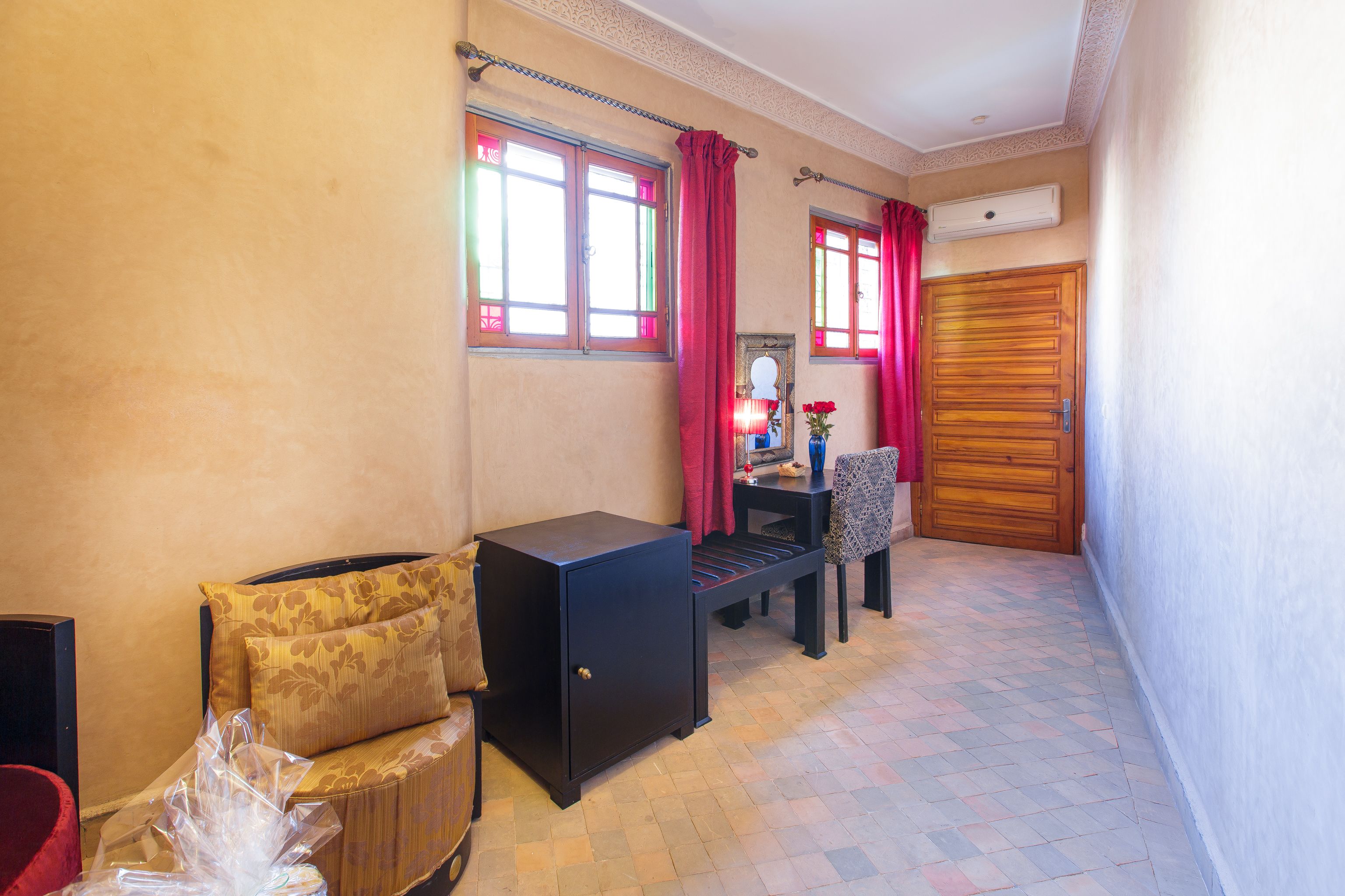 Photo - Riad Andalib