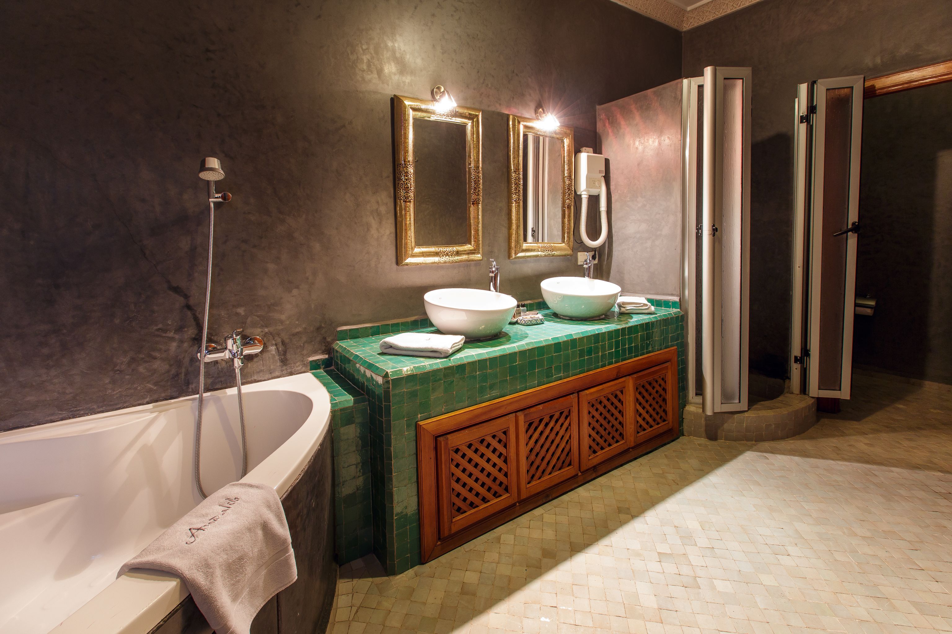 Foto - Riad Andalib