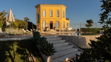 Façade de lâhĂ©bergement - soirĂ©e/nuit