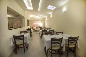 Bao gồm bữa sáng buffet hàng ngày 