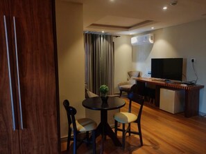 Phòng Suite (Master) | Bộ đồ giường cao cấp, minibar, két bảo mật tại phòng 