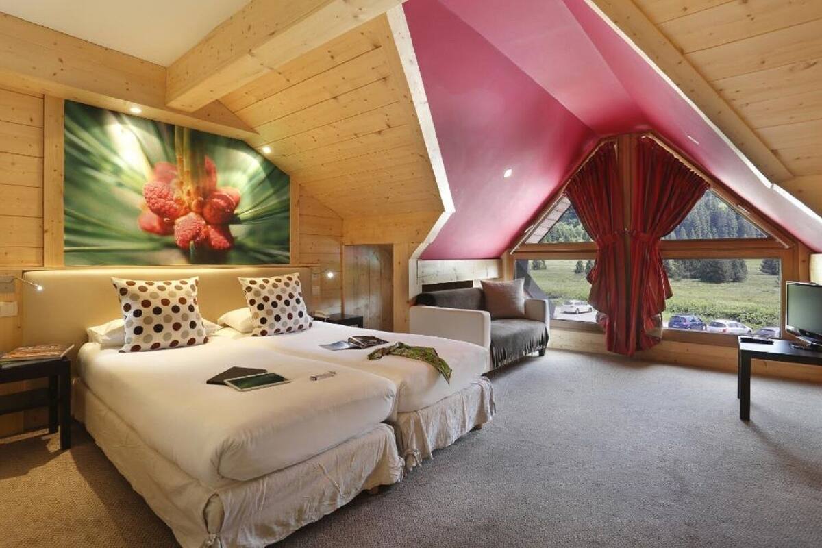 deluxe triple room | 1 bedroom, desk, blackout curtains, soundproofing