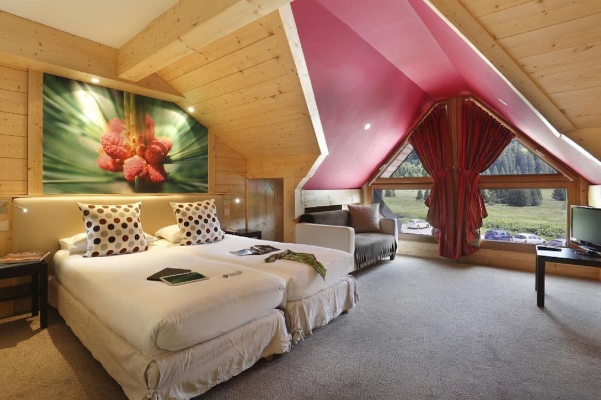 Deluxe-Dreibettzimmer | Schreibtisch, Verdunkelungsvorhänge, schallisolierte Zimmer