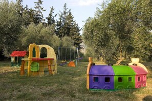 Children’s play area – outdoor