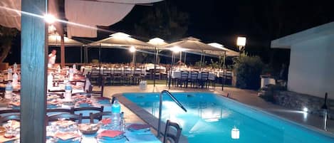 Bar accanto alla piscina