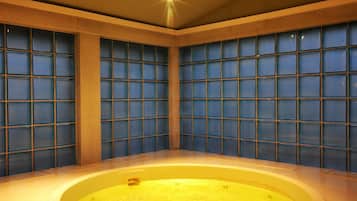 Indoor spa tub
