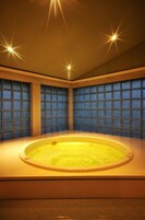 Indoor spa tub