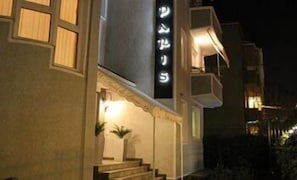 Front of property – evening/night - Hotel de Paris (Tirana)