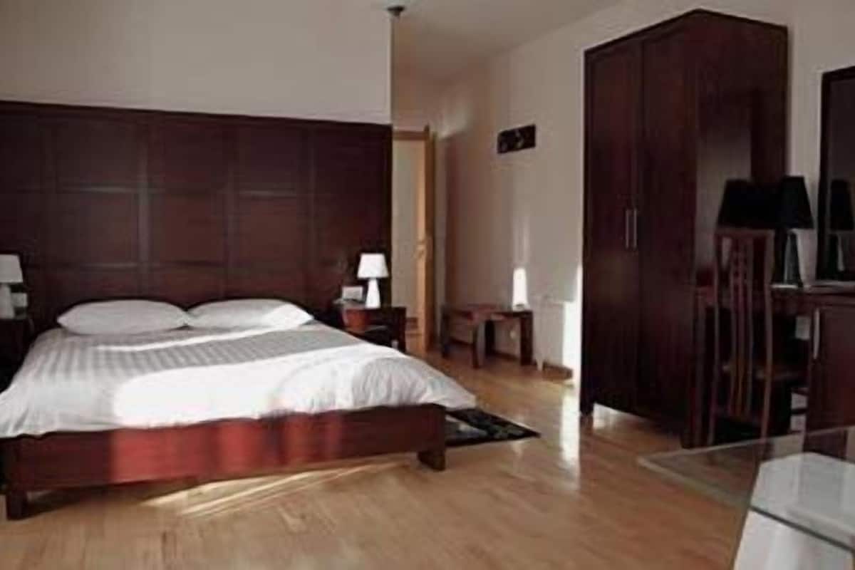 Executive Double or Twin Room | Minibar, desk, free WiFi