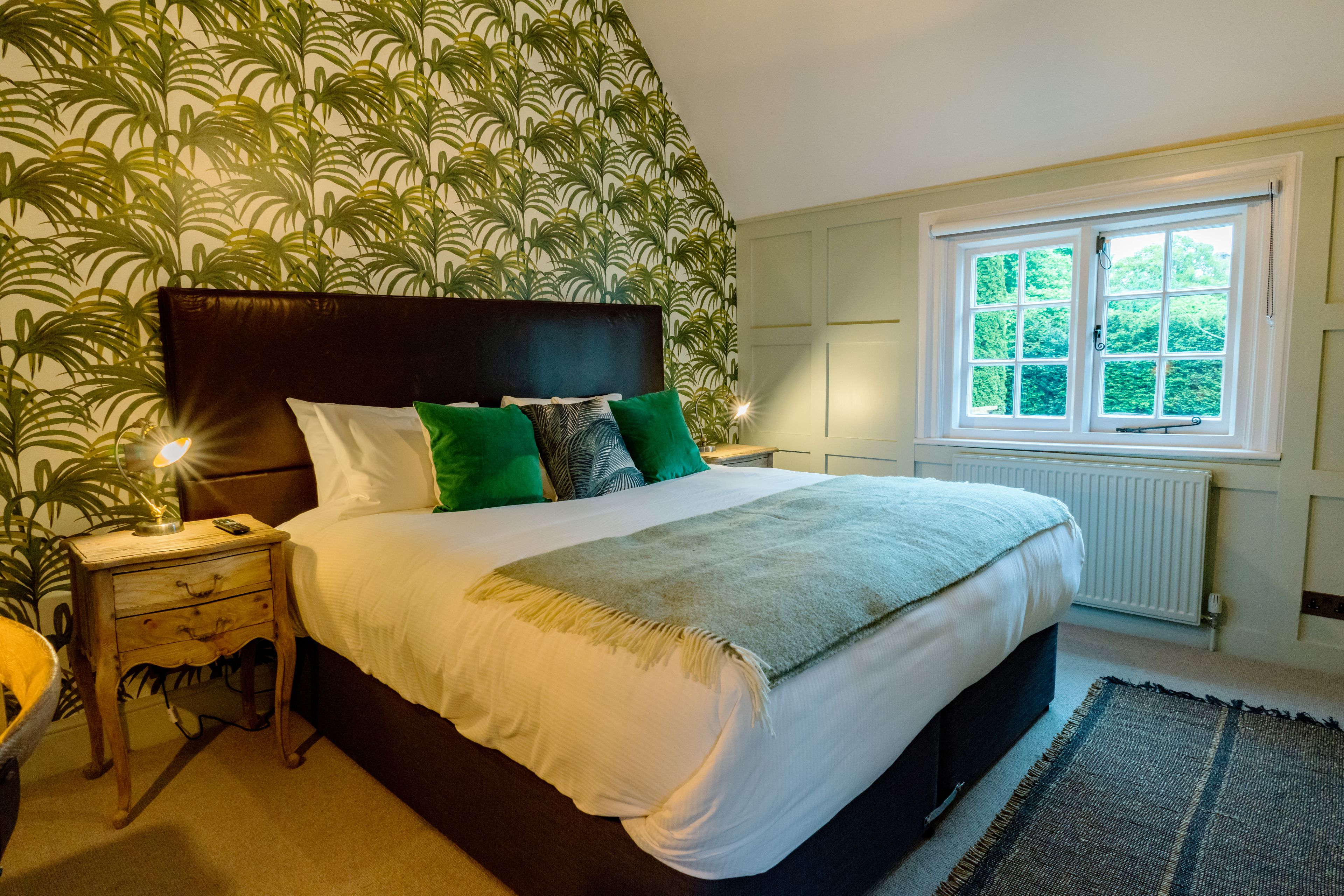 Chambre Supérieure, 1 très grand lit | Bureau, fer et planche à repasser, Wi-Fi gratuit, draps fournis