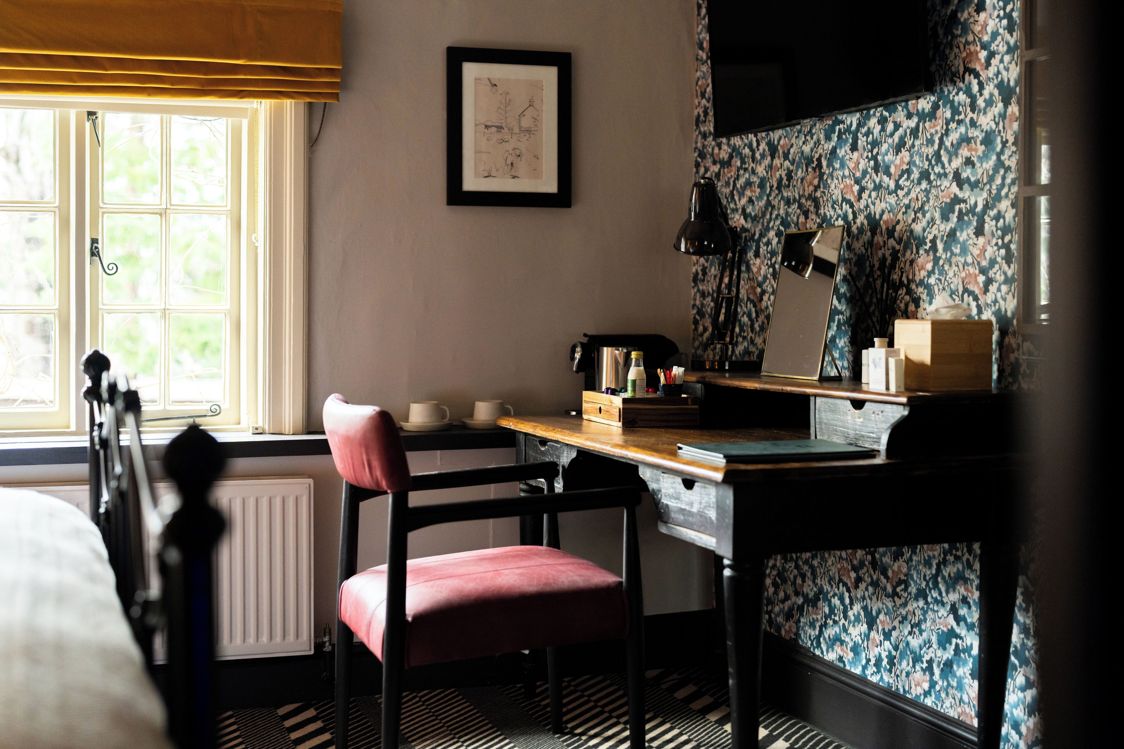 デラックス ダブルルーム ダブルベッド 1 台 | デスク、アイロン / アイロン台、WiFi (無料)、ベッドシーツ