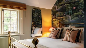 Superior Room, 1 King Bed | Desk, iron/ironing board, free WiFi, bed sheets