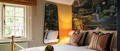 Superior Room, 1 King Bed | Desk, iron/ironing board, free WiFi, bed sheets