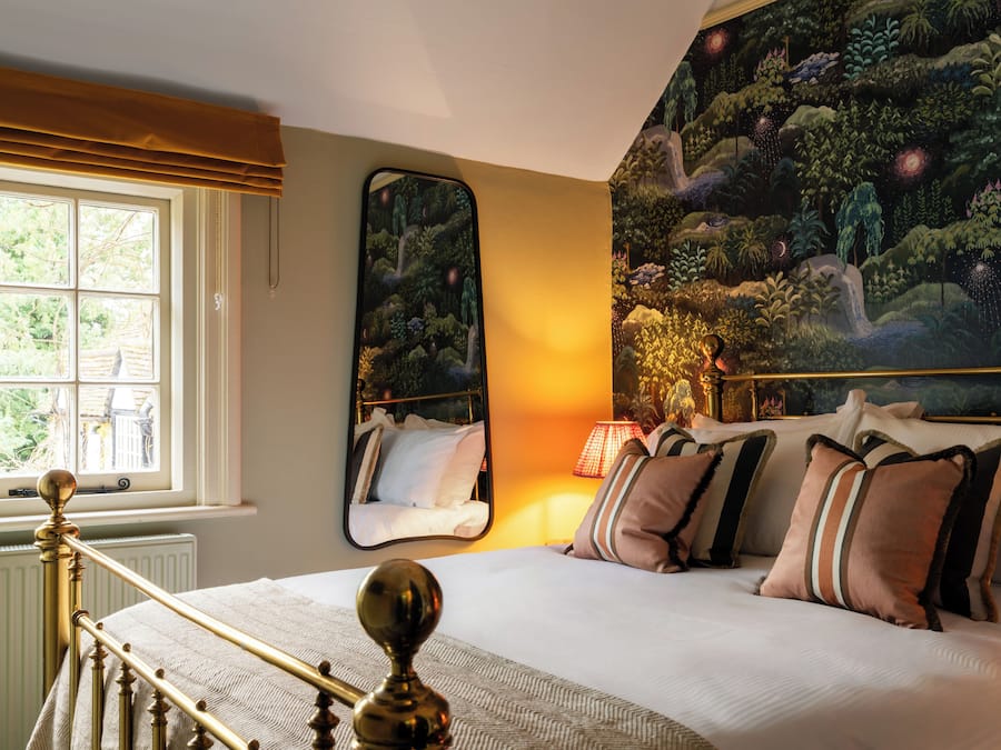 Superior Room, 1 King Bed | Desk, iron/ironing board, free WiFi, bed sheets