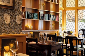 Breakfast, lunch and dinner served - Bull Inn (Reading)
