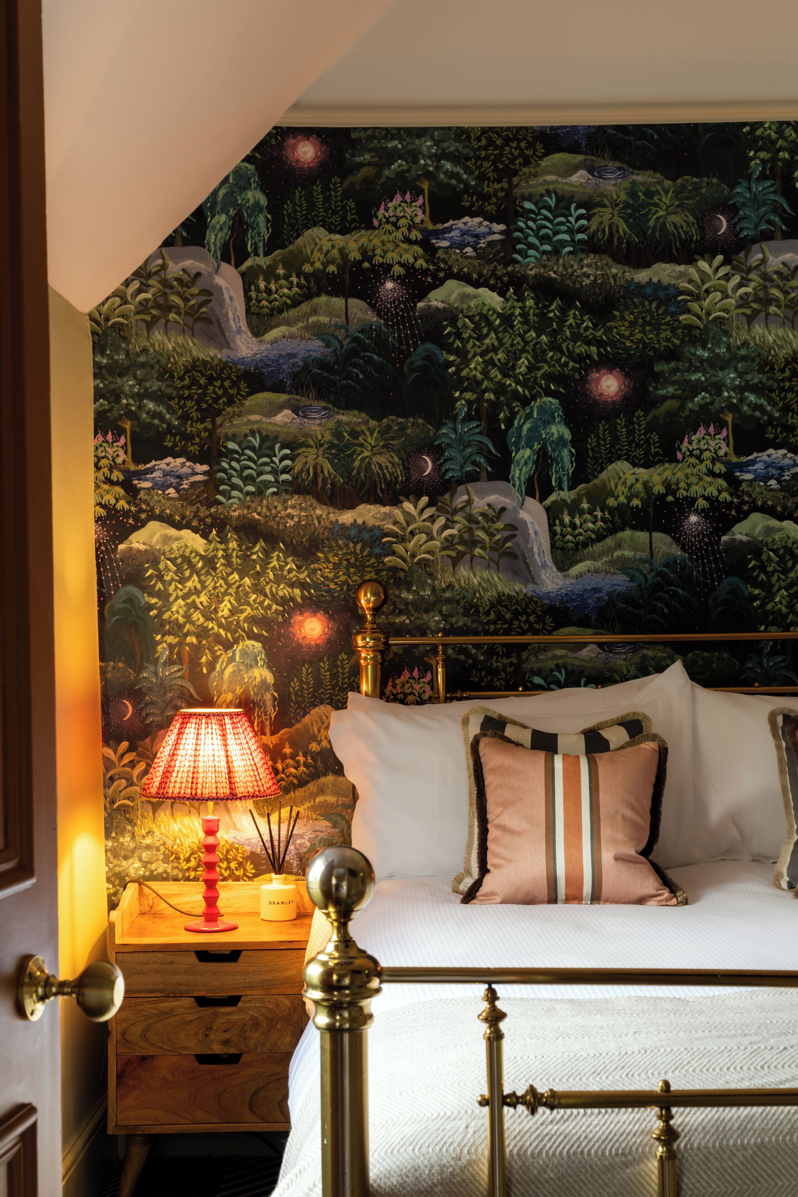 Superior Room, 1 King Bed | Desk, iron/ironing board, free WiFi, bed sheets