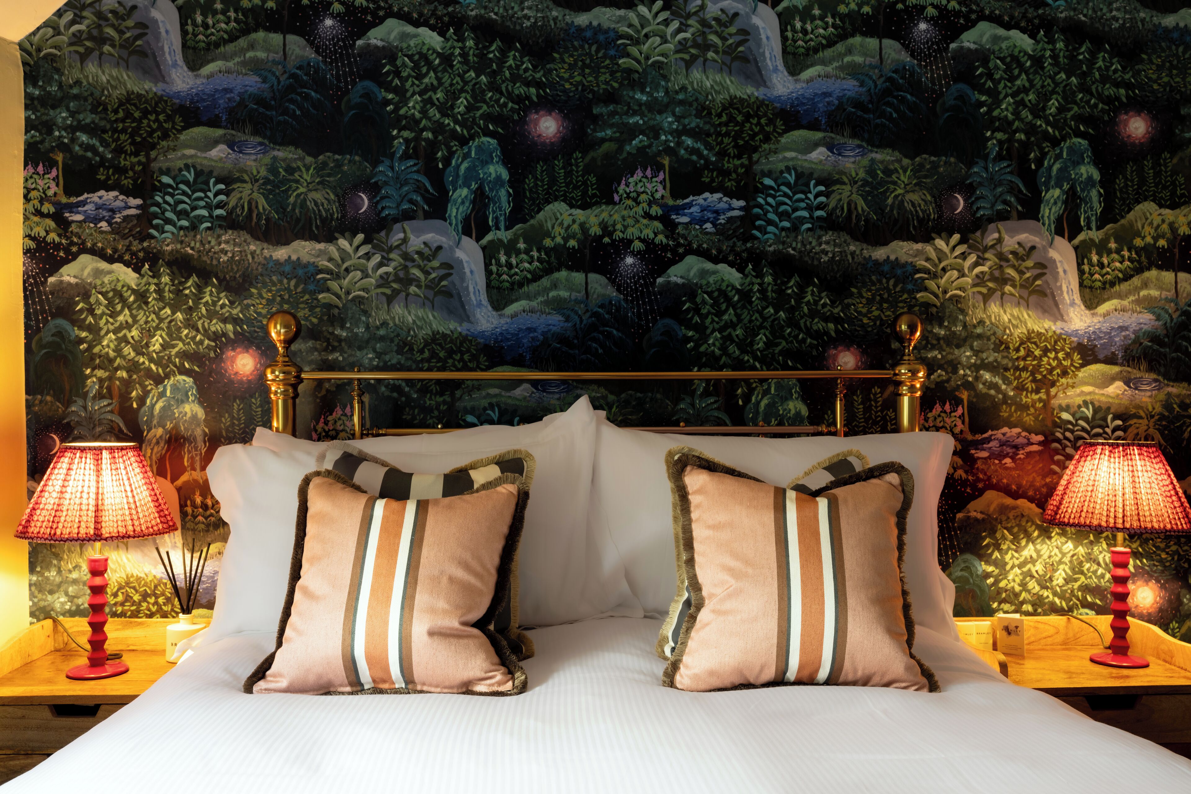 غرفة سوبيريور - سرير ملكي | مكتب ومكواة/لوح كي وواي فاي مجانًا وملاءات أسرّة