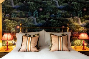 Quarto superior, 1 cama King | Escrivaninha, ferros/tábuas de passar roupa, Wi-Fi de cortesia