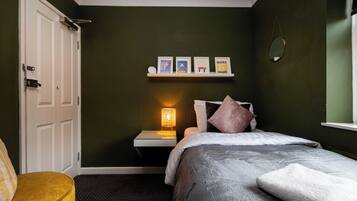 Basic Single Room | Bathroom