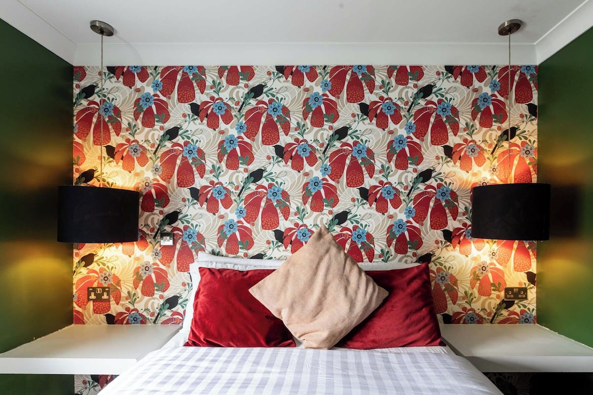 Eenvoudige tweepersoonskamer | Individueel gedecoreerd, een strijkplank/strijkijzer, gratis wifi