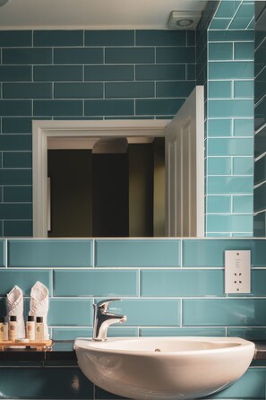 Basic Double Room | Bathroom