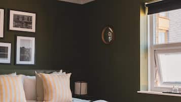 Individually decorated, iron/ironing board, free WiFi, bed sheets