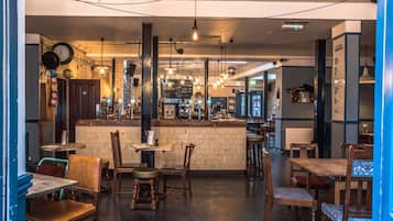 供應早餐、午餐、晚餐;英國菜