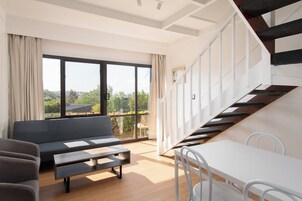 Apartment, 2 Bedrooms | Desk, bed sheets