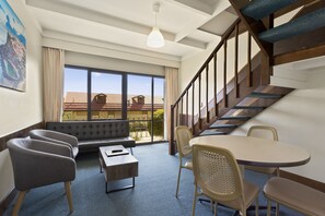 Desk, bed sheets - Village Family Motor Inn (South Launceston)