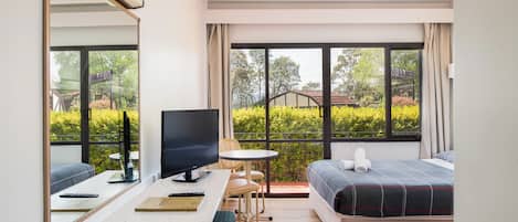 Motel + | Desk, bed sheets