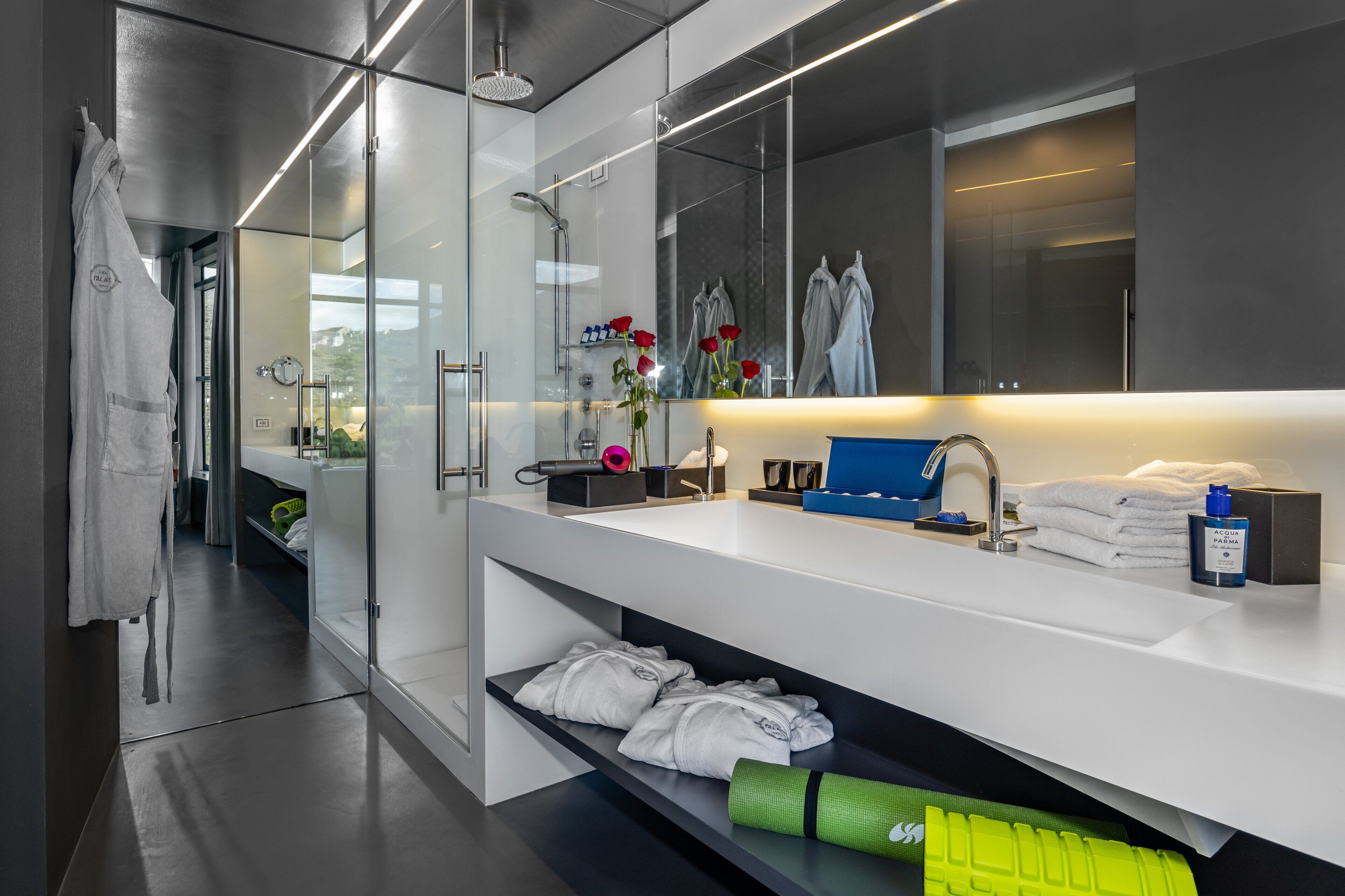 suite (sky mountain) | bathroom | free toiletries, hair dryer, bathrobes, bidet