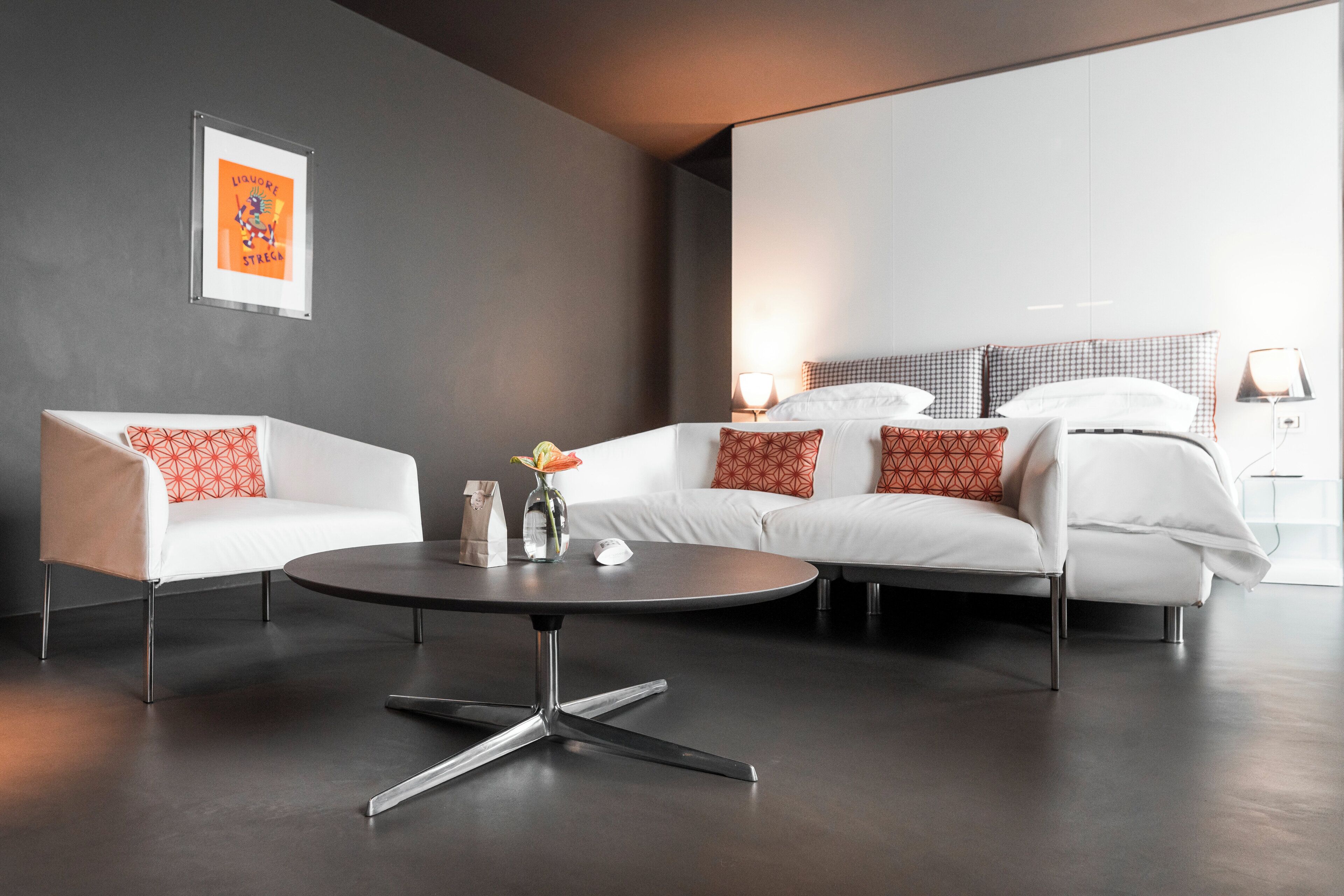 premium bedding, down duvets, in-room safe, desk