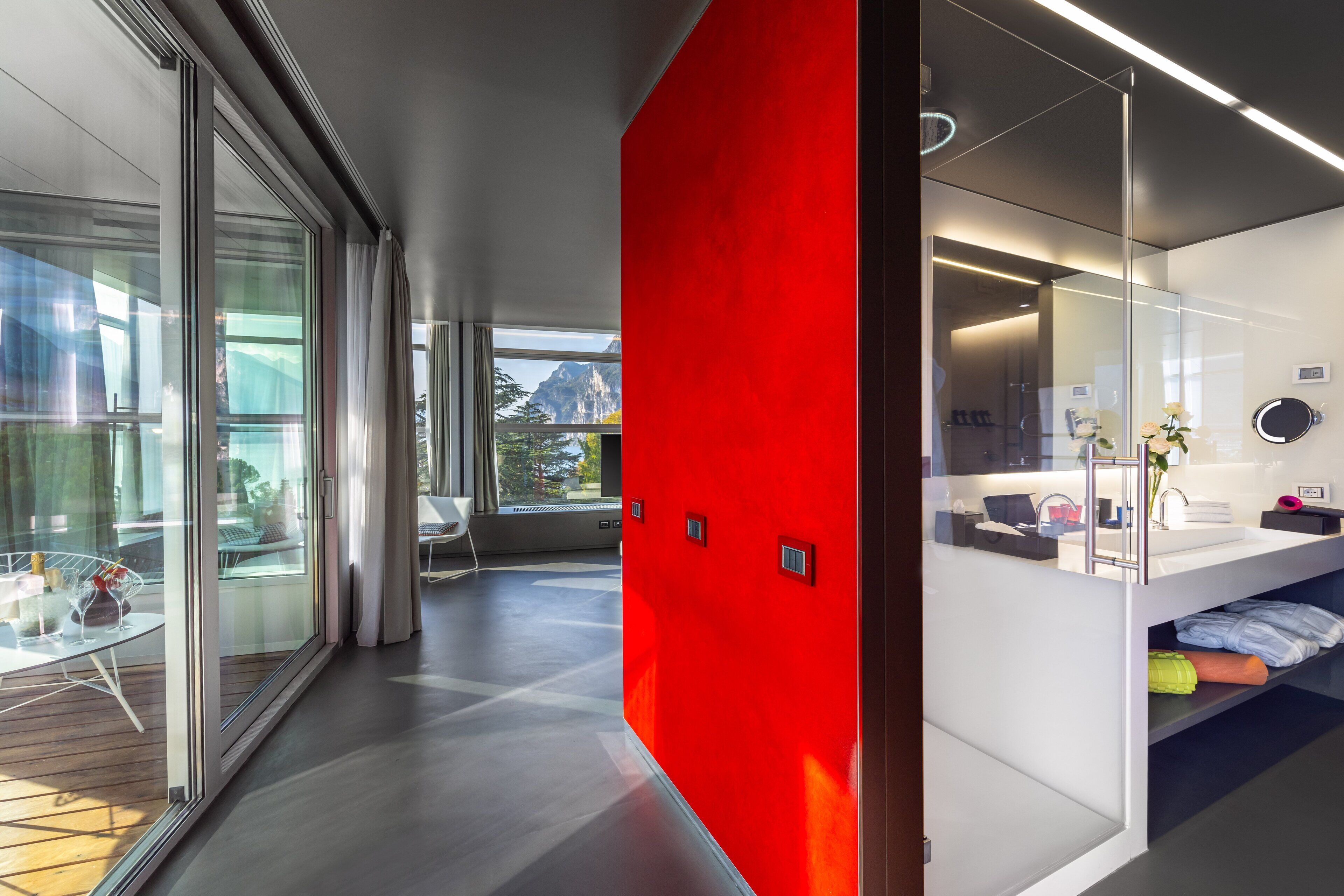 premium bedding, down duvets, in-room safe, desk