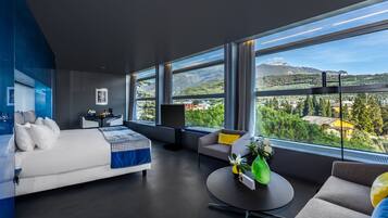 Phòng Suite Junior, quang cảnh công viên (Sky) | Bộ đồ giường cao cấp, chăn bông, két bảo mật tại phòng, bàn
