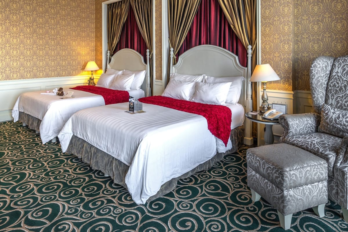 Luxe beddengoed, een minibar met enkele gratis items