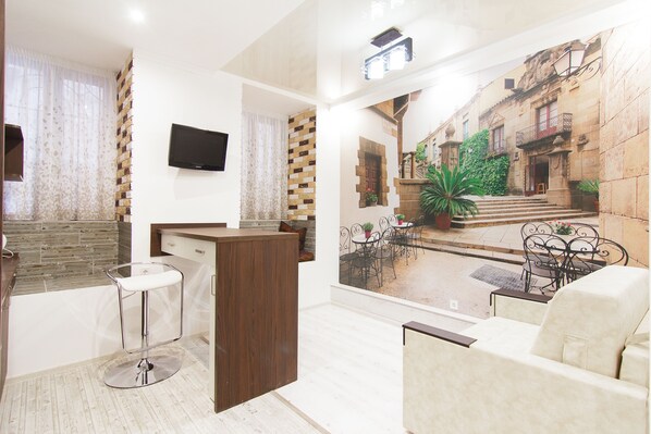 Club Apartment, 2 Bedrooms, Kitchen, Courtyard Area | Living area | Flat-screen TV - Odessa Rent Service Apartments (Odesa)