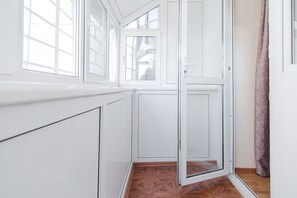 Studio, Kitchen | Balcony - Odessa Rent Service Apartments (Odesa)