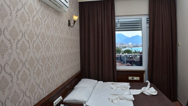 Standard Room | Minibar, desk, rollaway beds, free WiFi - Temiz Otel (Alanya)