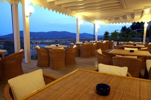 Tempat makan luar