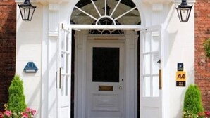 Property entrance - Hadley Park Hotel (Telford)