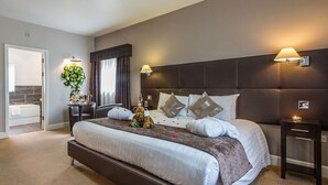 Premium bedding, desk, iron/ironing board (on request), rollaway beds - Hadley Park Hotel (Telford)